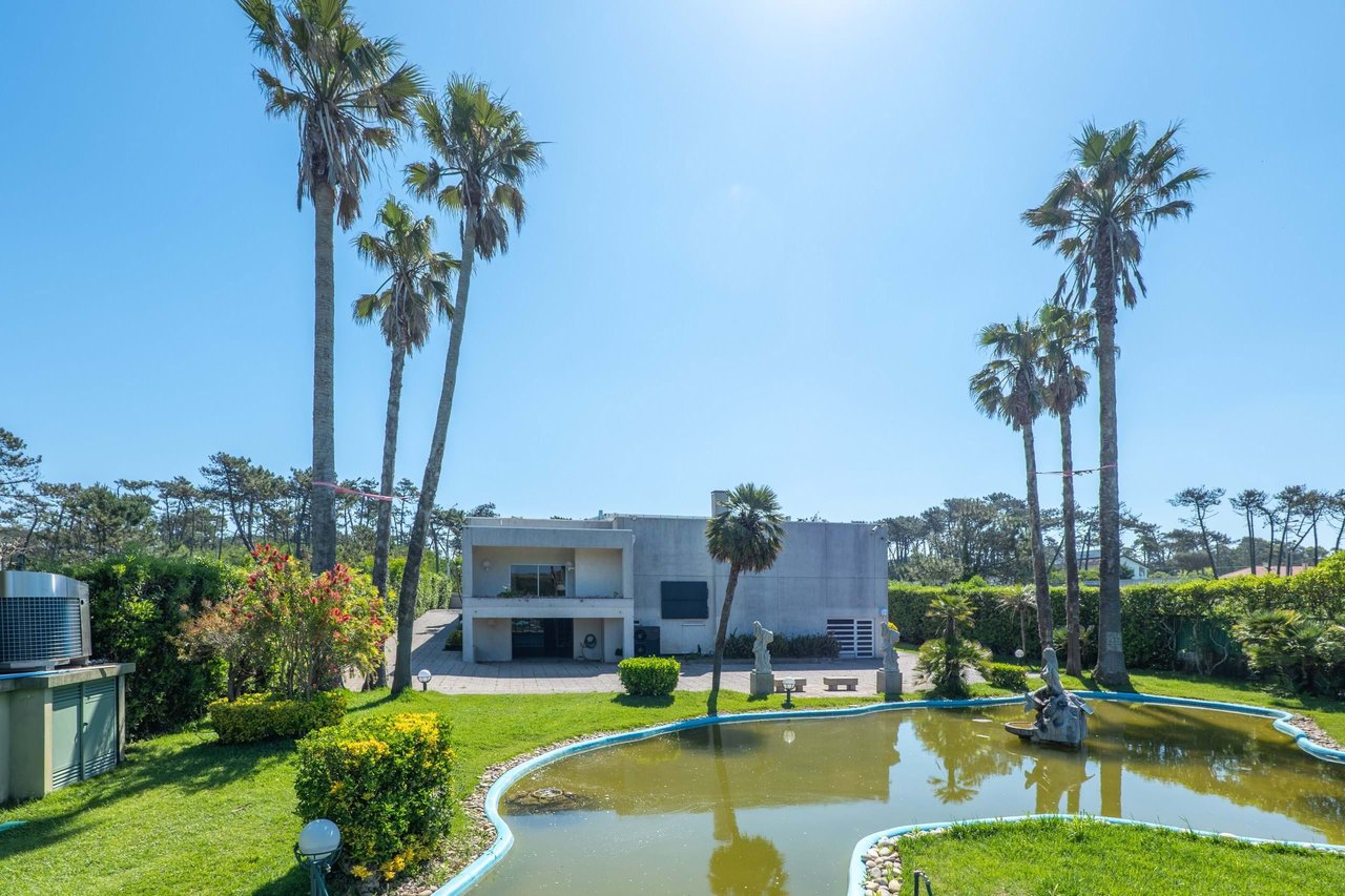Secluded 5-Bedroom Villa with Pool and Sea Views on Expansive Dune-Side Plot – Apúlia e Fão