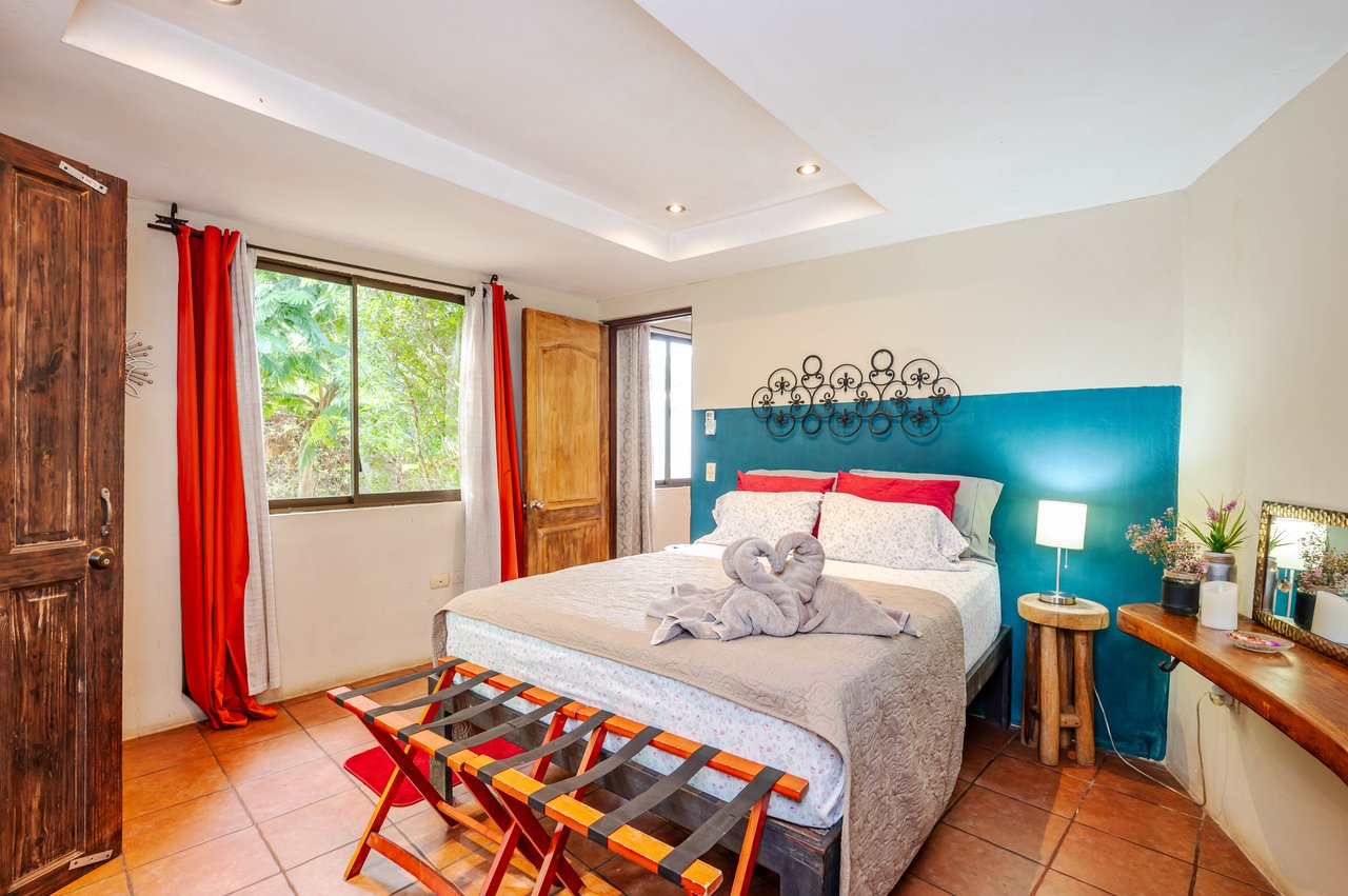 Cornett Retreat | Multi-Unit Colonial Compound 10 Mins to Playa Grande