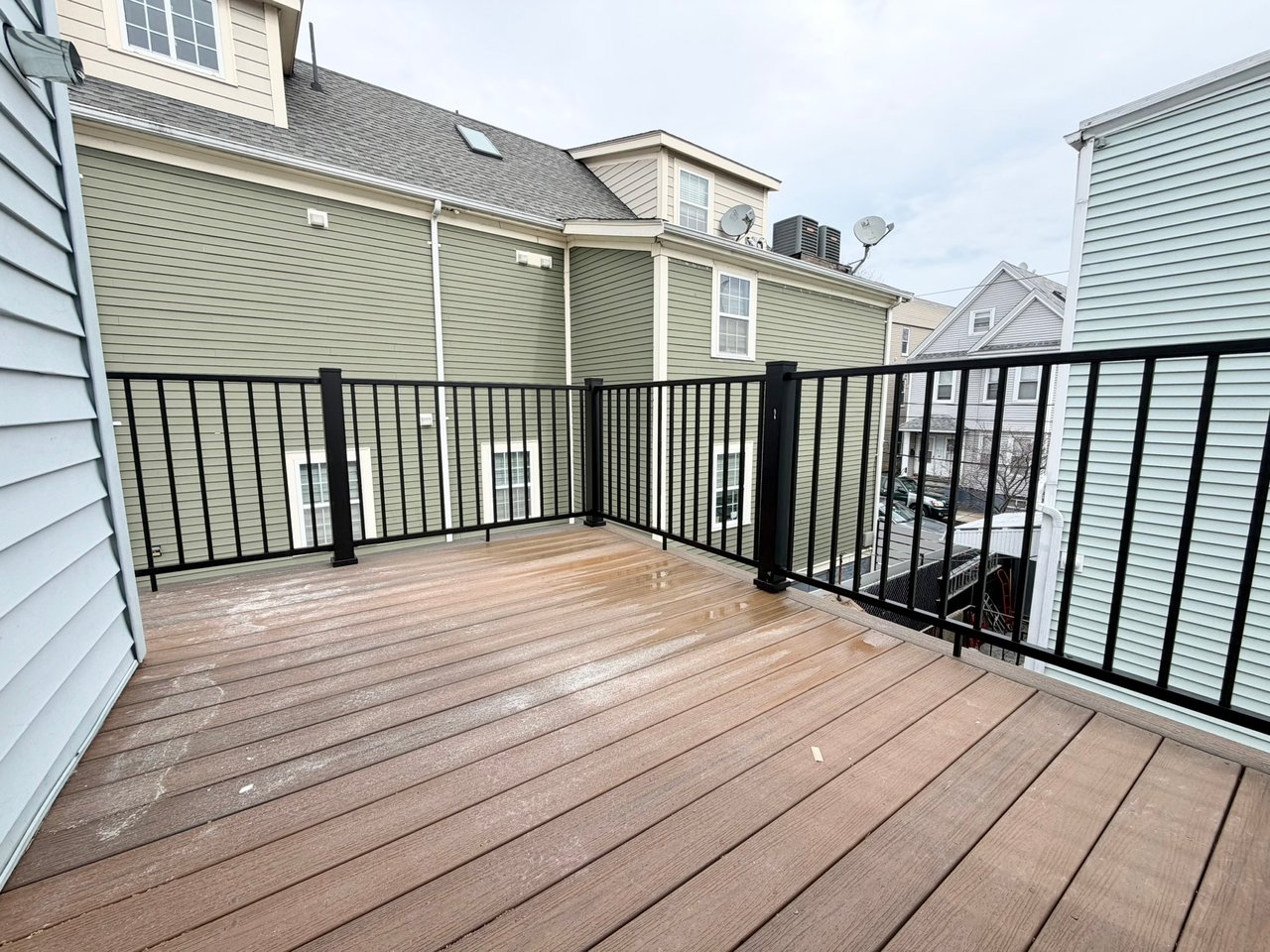 16 Harbor View Street