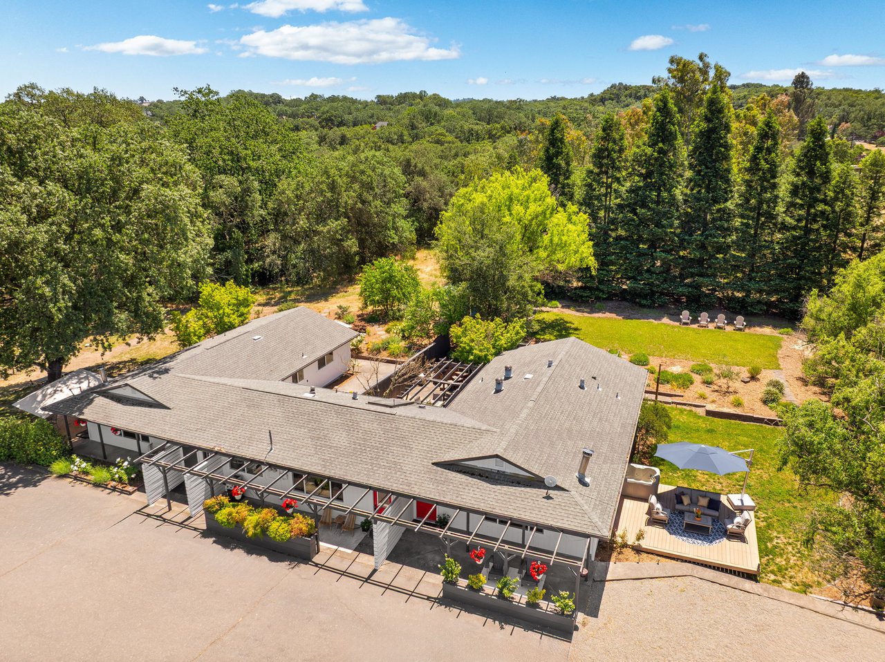 725 Lytton Station