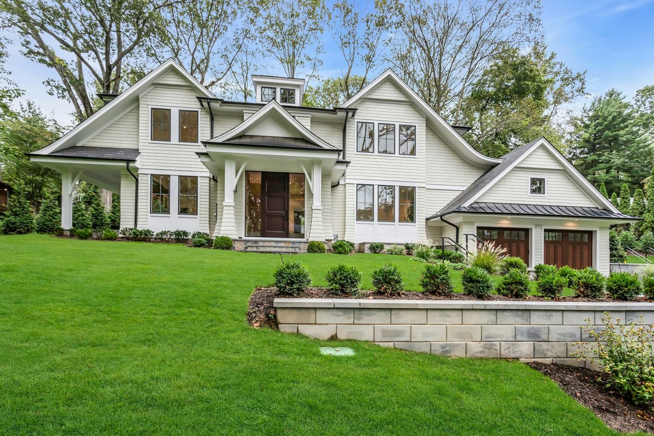 80 The Oaks, Roslyn Estates, New York 11576
