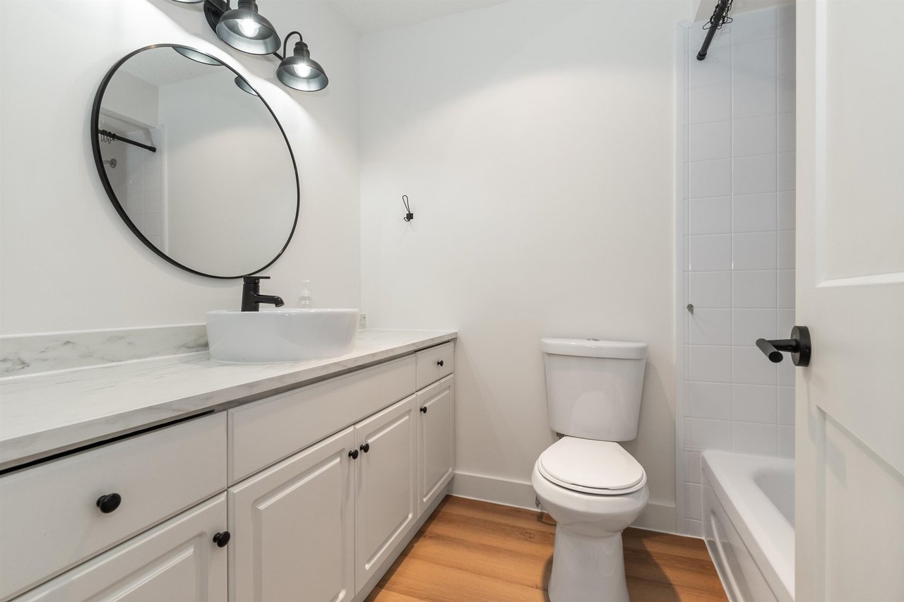 307-9080 Mary St