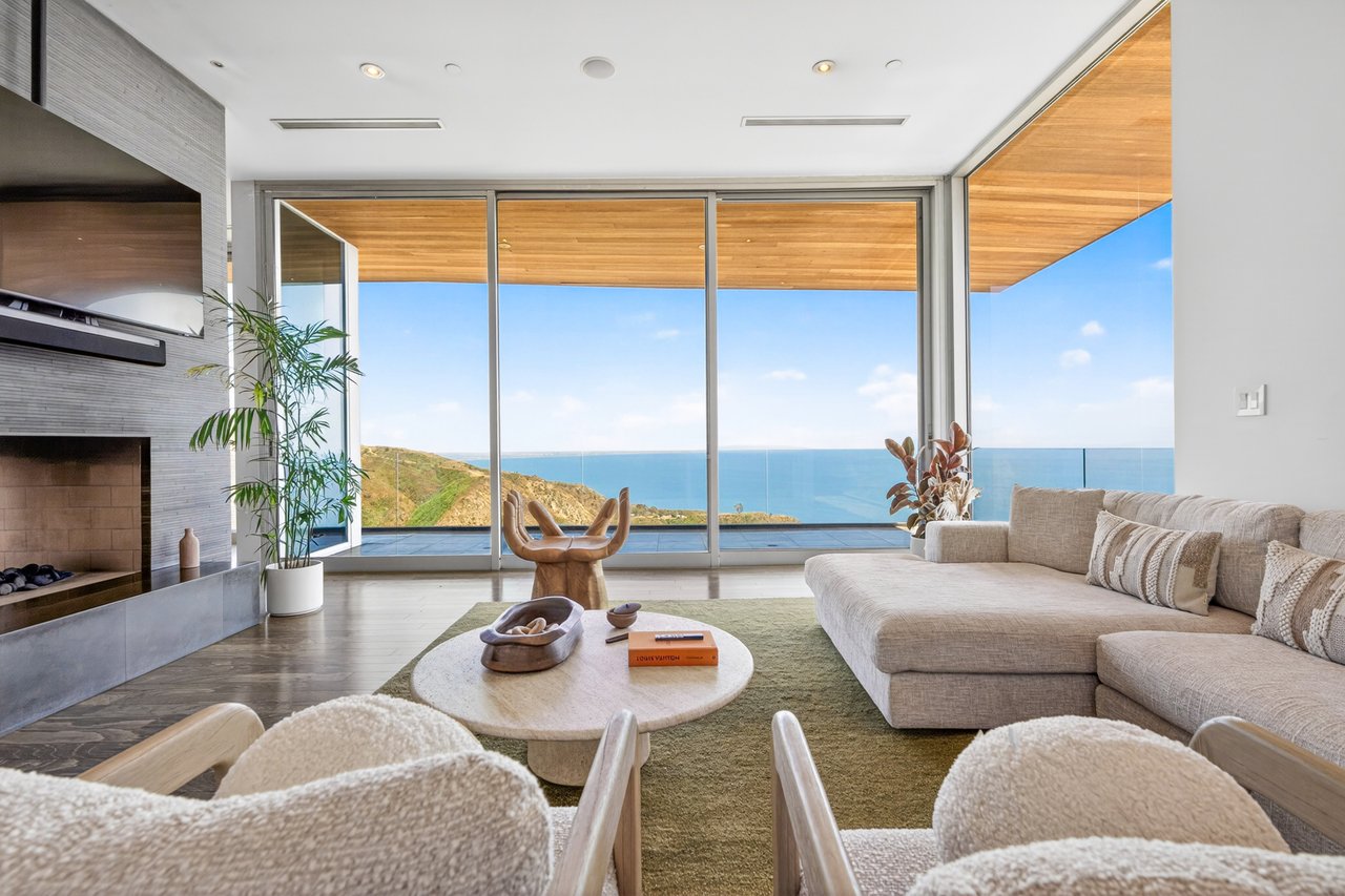Casa Azure by Oraklus