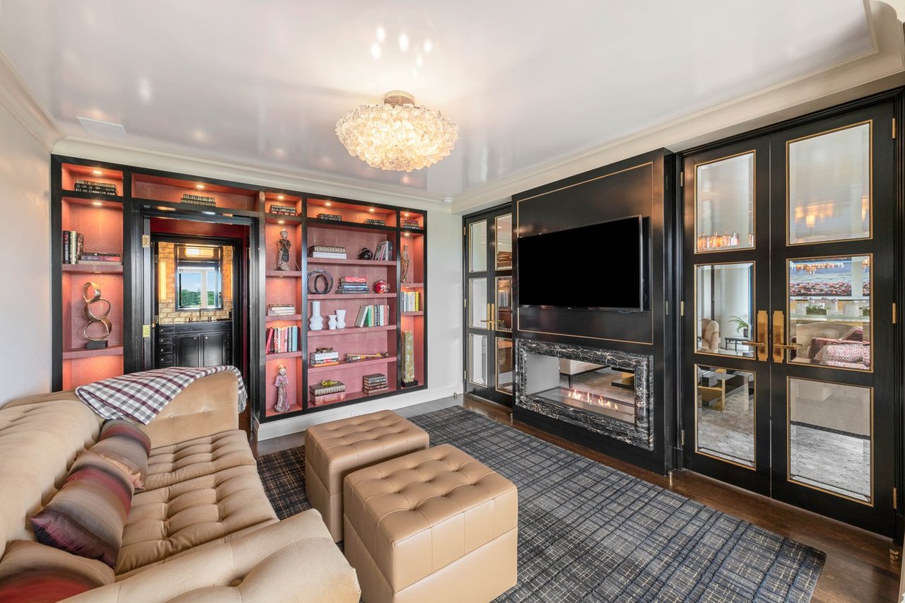210 Central Park South, 11CD