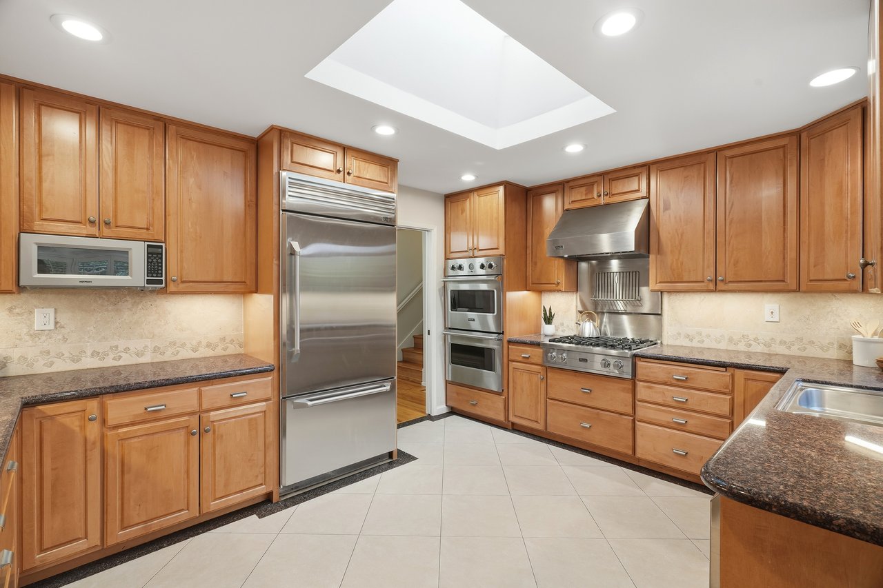 1554 Queenstown Court