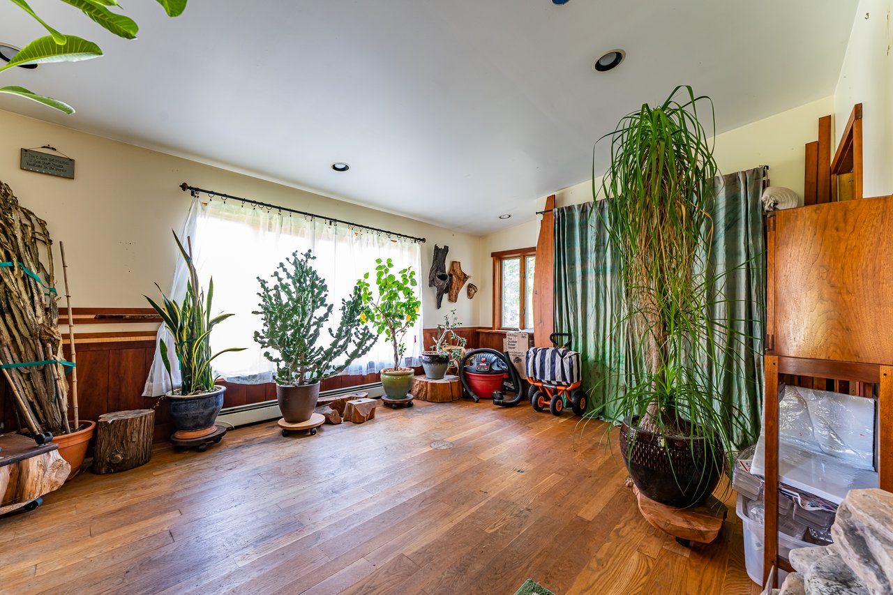 1387 Parkland Road