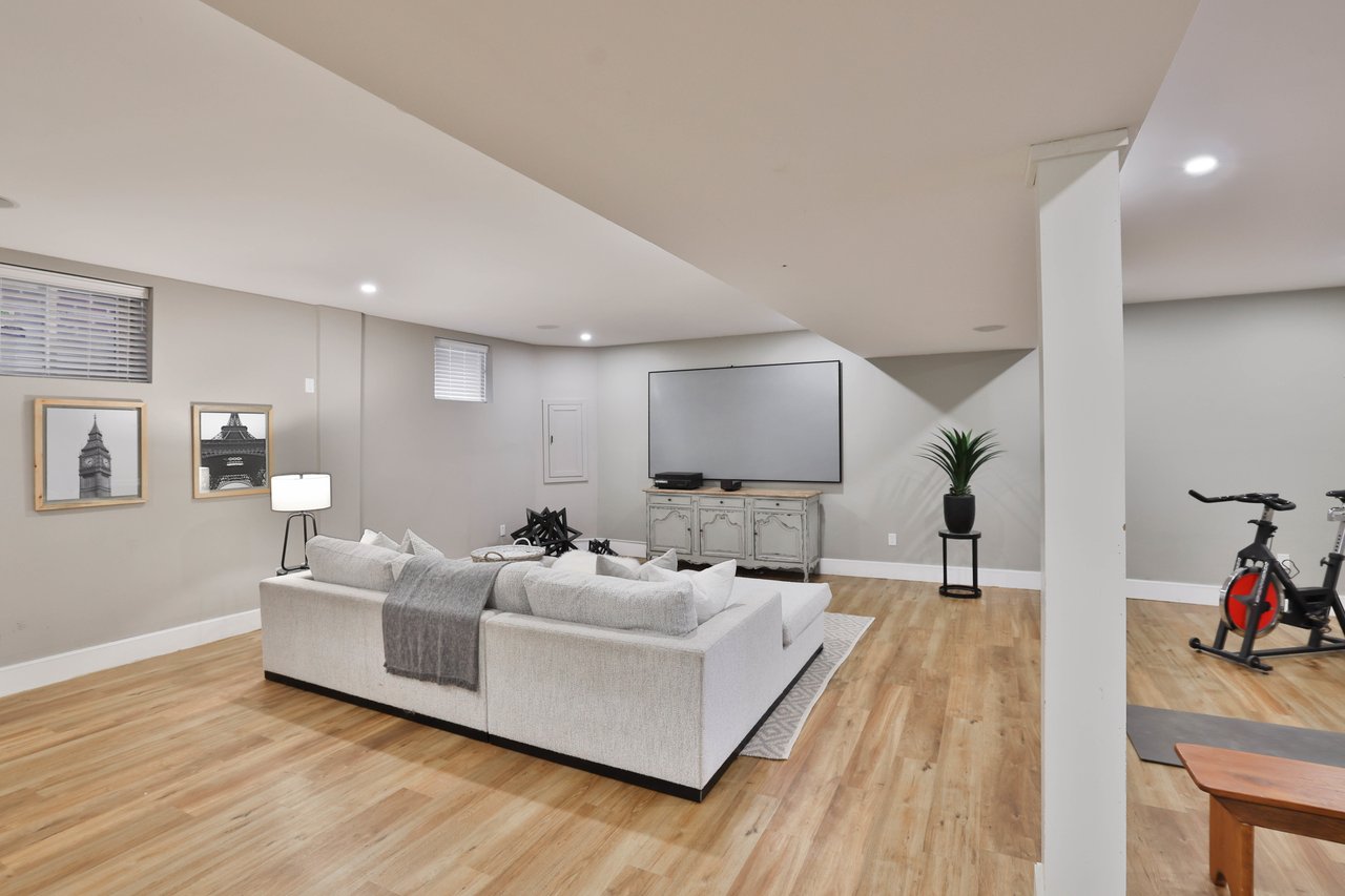 43 Mississauga Road S