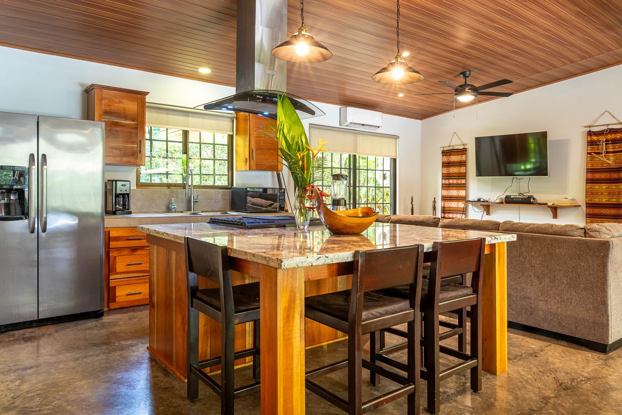 Uvita Garden Villa and Casita, 4 Bedrooms Total, Walking Distance To All