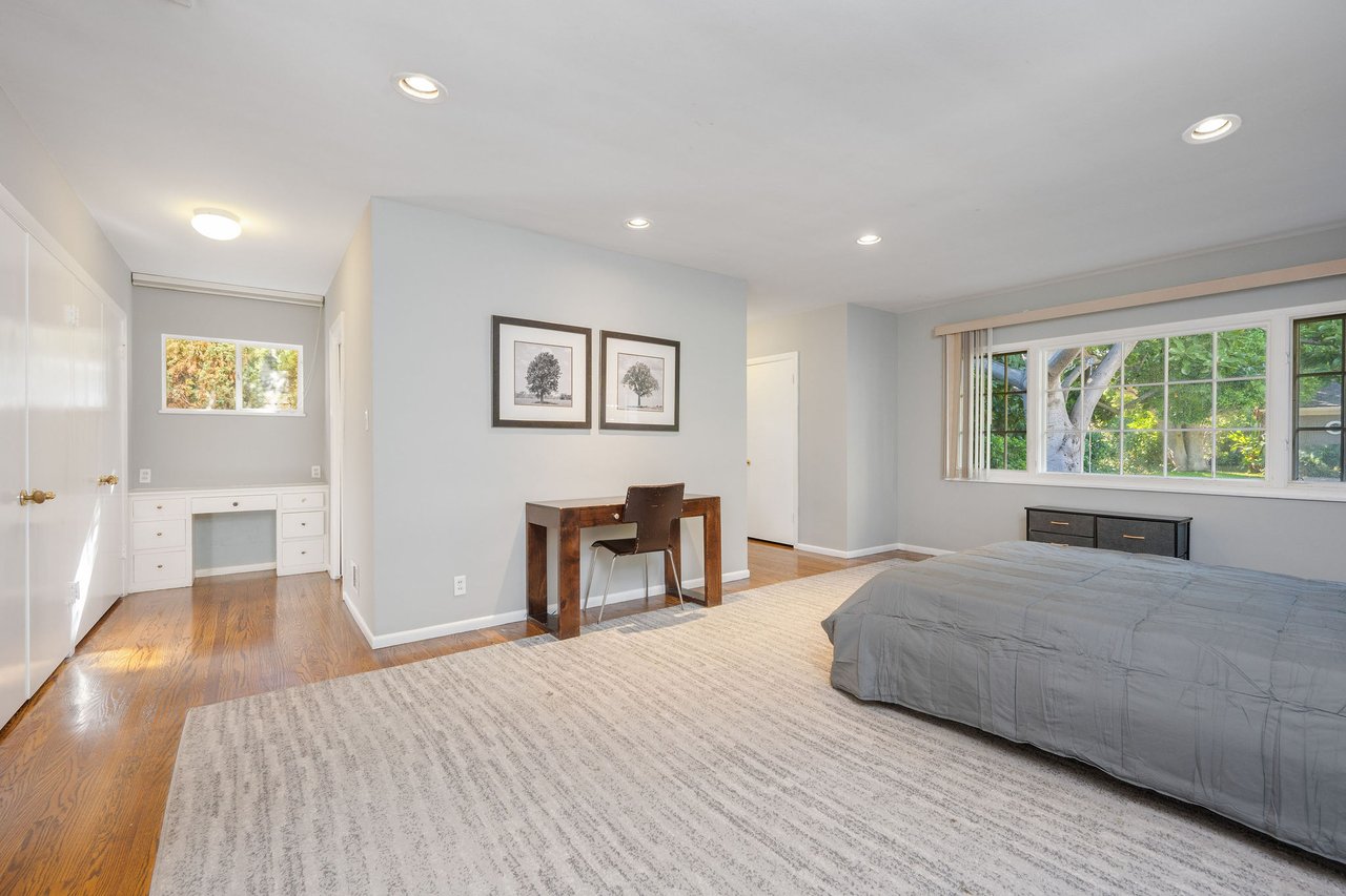 723 N Sierra Dr, Beverly Hills