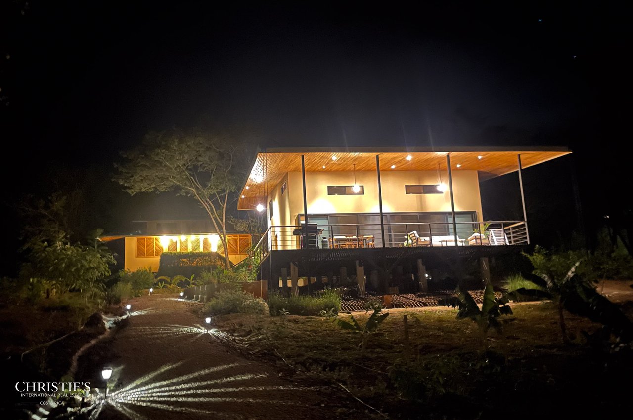 Tropical Villas Estate: A Unique Opportunity with 4 Private Villas