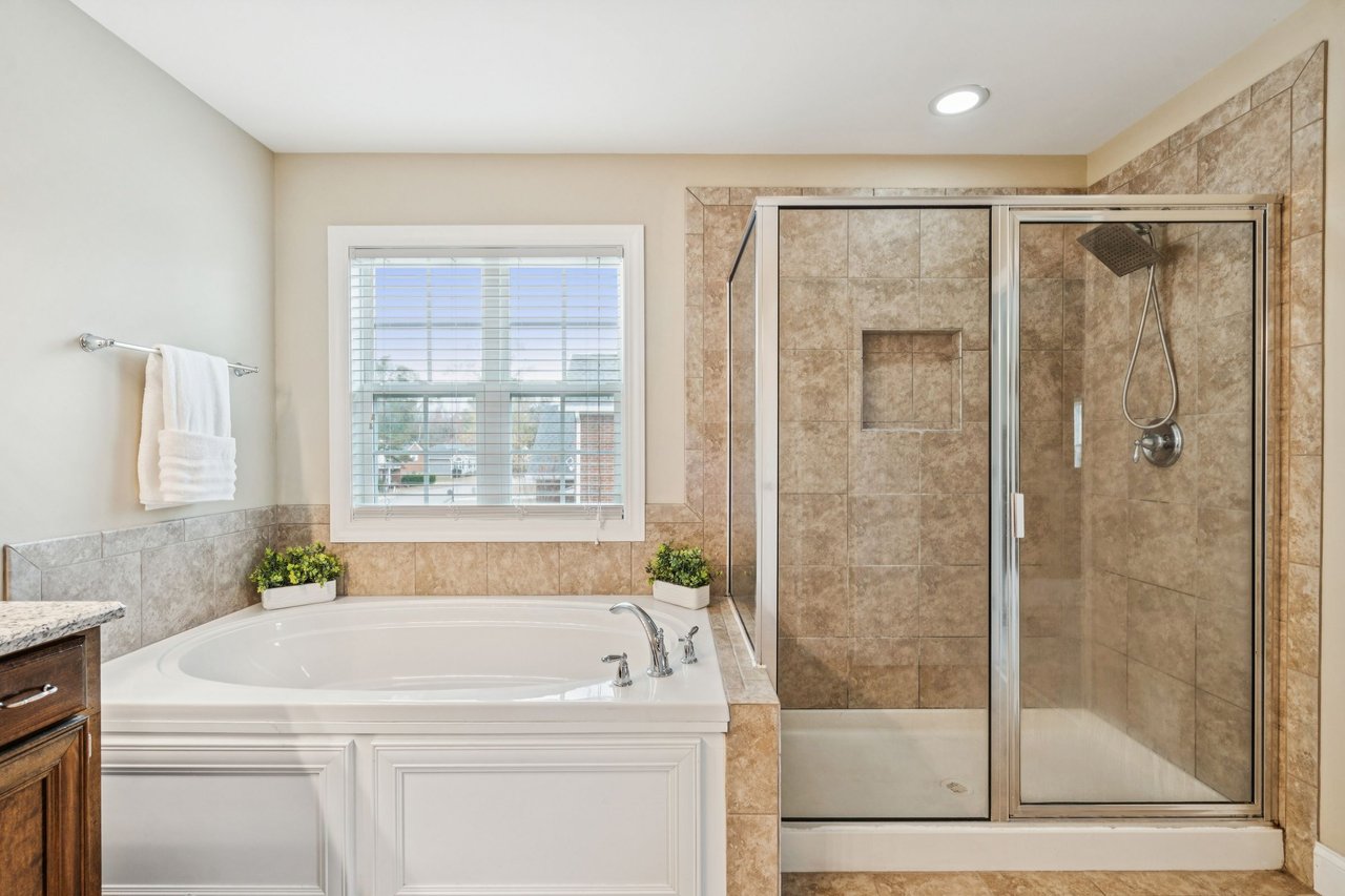 5516 Crescent View Dr