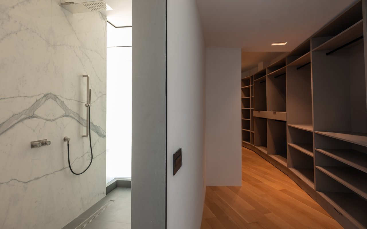 9277 Thrush Way, Sunset Strip