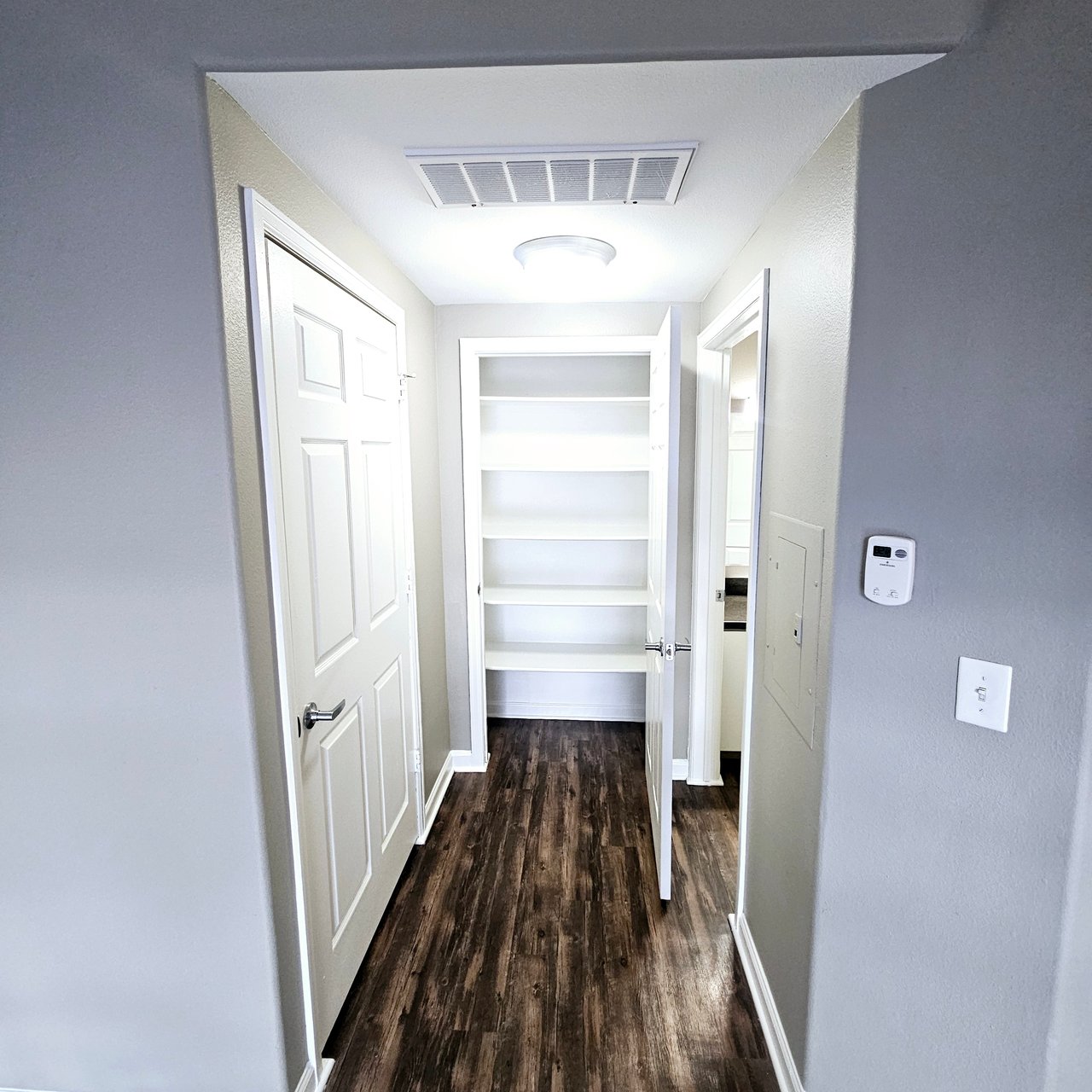 Studio 1 Bath Apartment with Garage included 