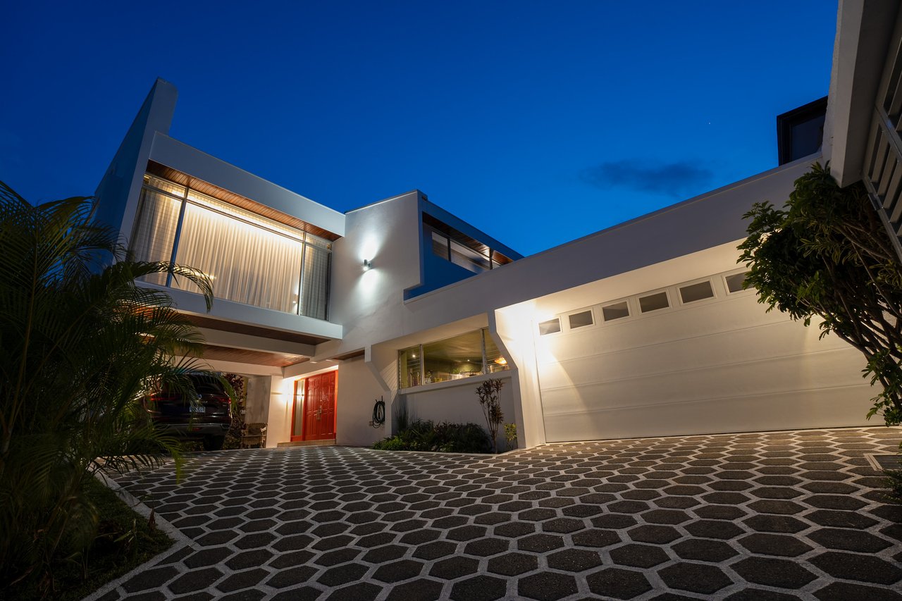 Designer Estate With Sauna, Escazu, San Jose