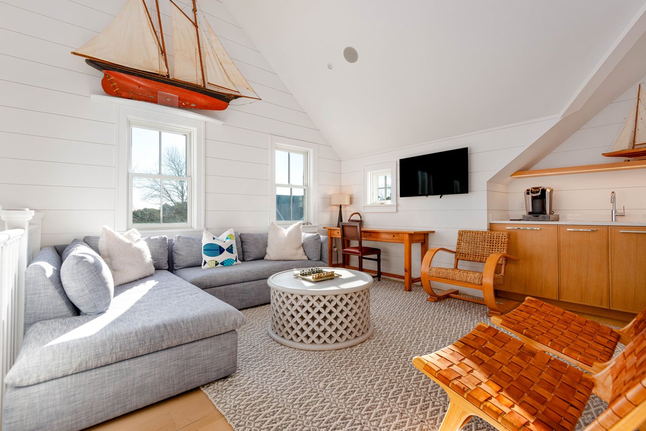 8 Masaquet Road