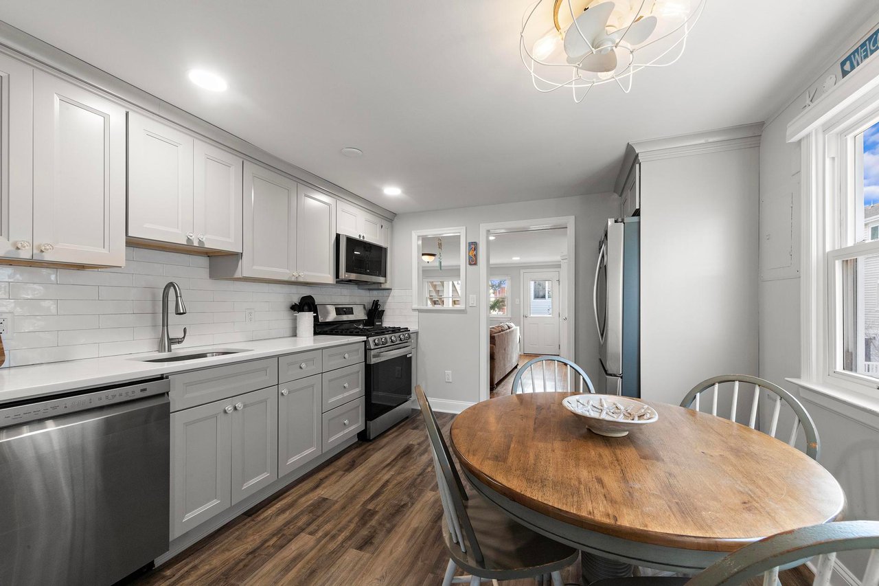 216 Taylor Ave, 1st Floor Unit