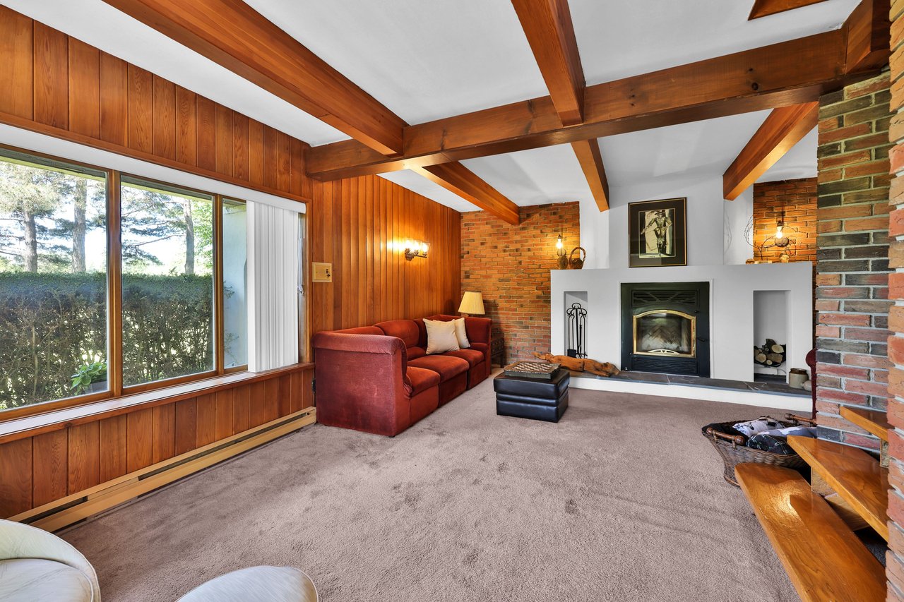 2360 8 Side Road, Burlington
