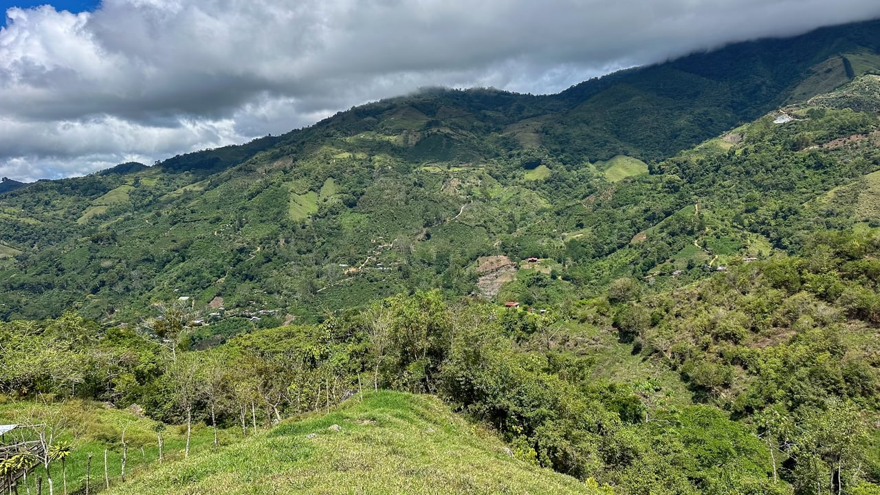  Off-Grid Paradise in Pueblo Nuevo, Rivas – Waterfall, Forest & Views