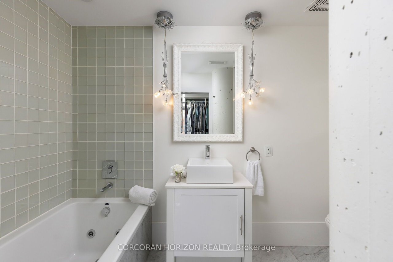 QUEEN ST W PENTHOUSE