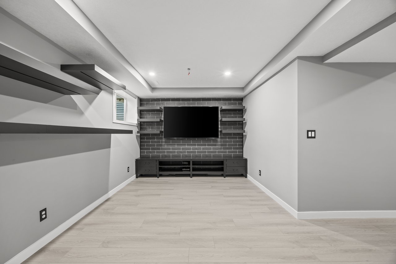 116 Royal Birch Mount NW