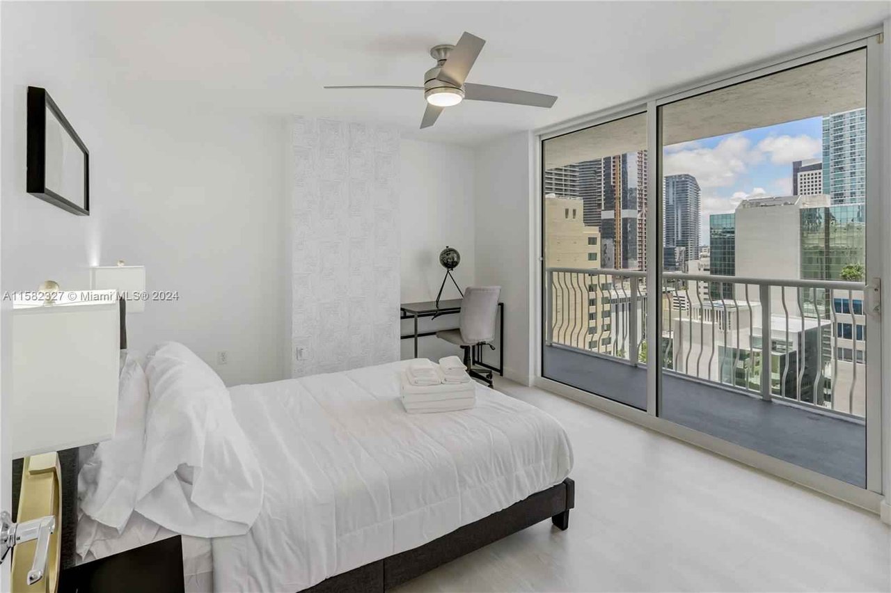 1200 Brickell Bay Dr Unit 2424