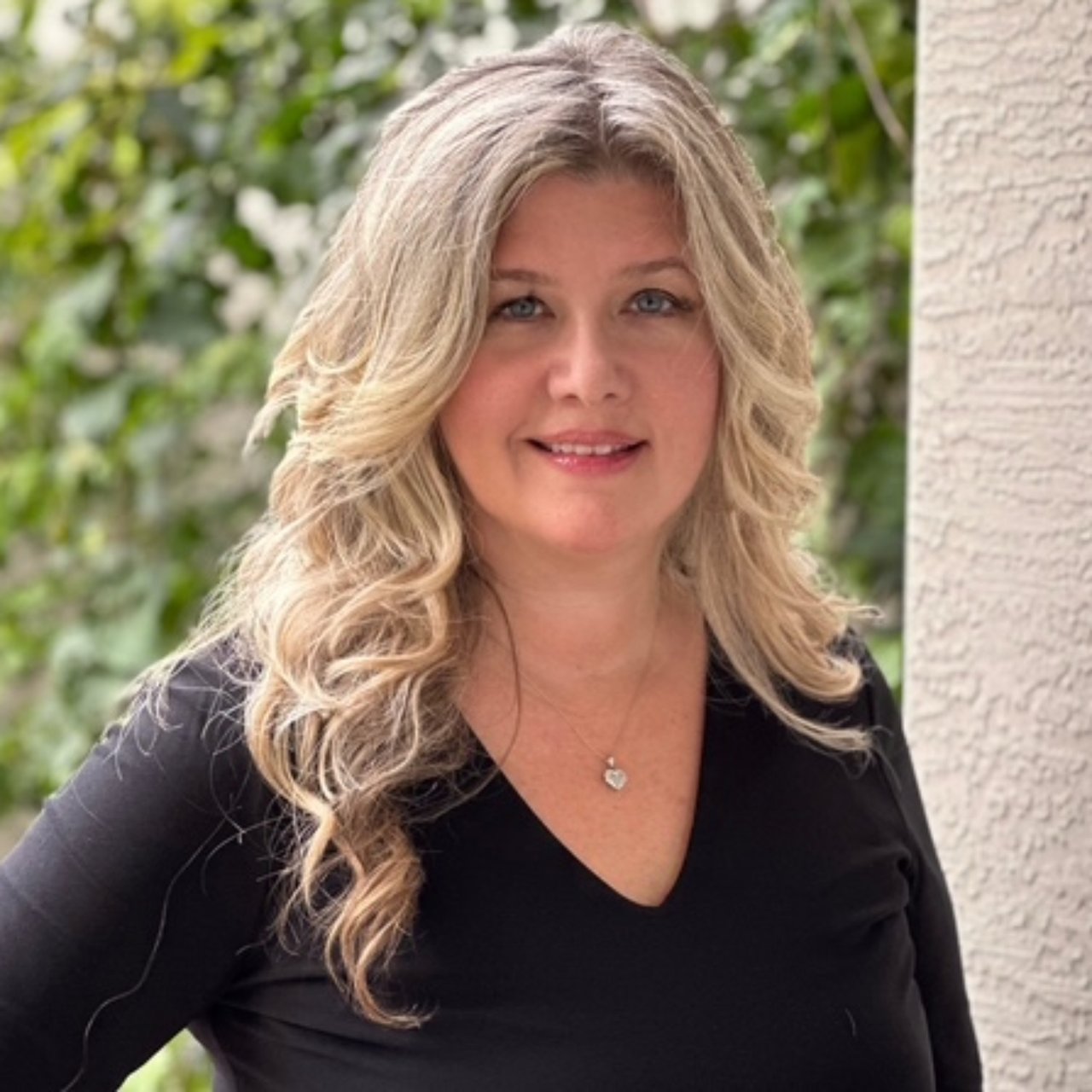 Kim Cuomo Jupiter, FL Real Estate Agent Headshot