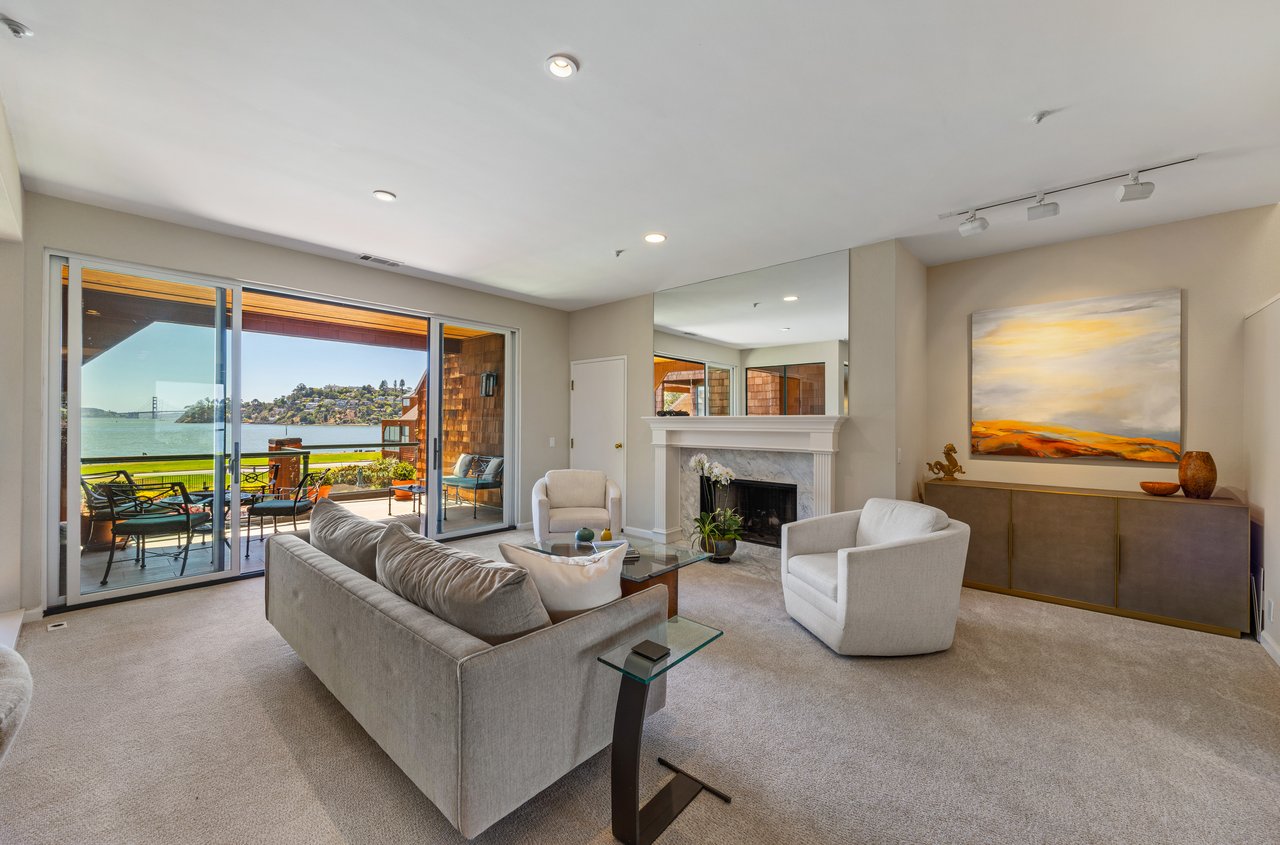 Luxury Condo with Sweeping Bay Views