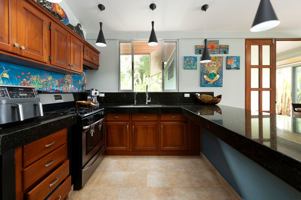 CASA TORTUGA – LAGUNAS OCEAN, MOUNTAIN, AND SUNSET VIEW HOME