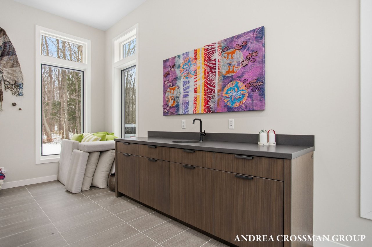 6919 Bendemeer Drive