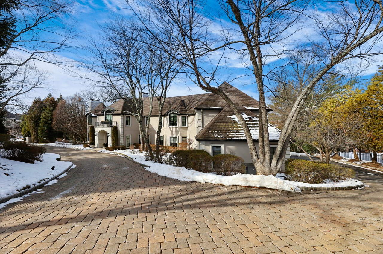 66 Hoover Drive, Cresskill, NJ