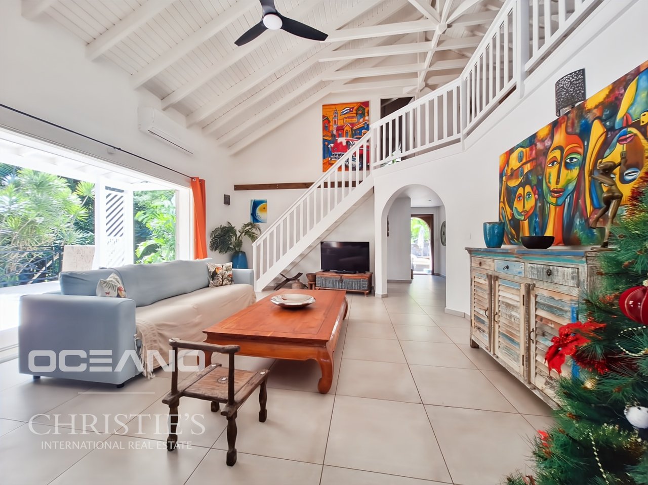 Stunning 4-Bedroom Villa on Spacious Plot - Orient Bay