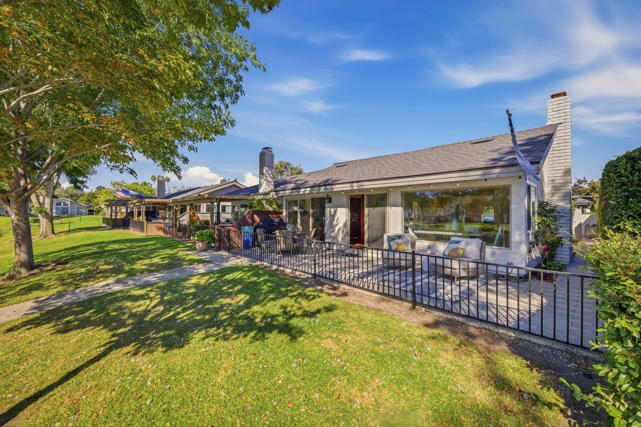 1541 Via Entrada Del Lago