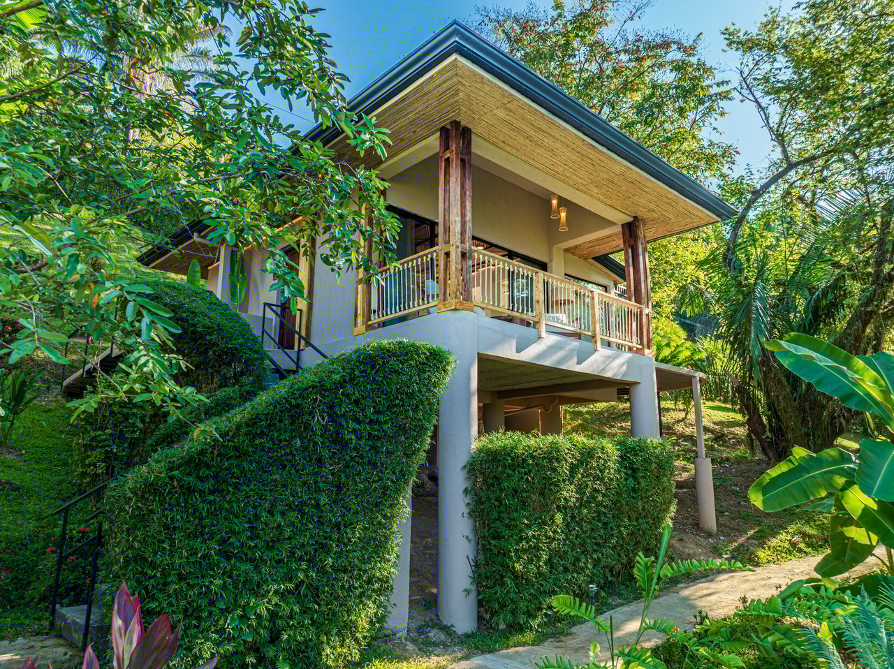 Luxury Hotel Boutique with Ocean Views | Walking distance to the beach | 13.2 Acres