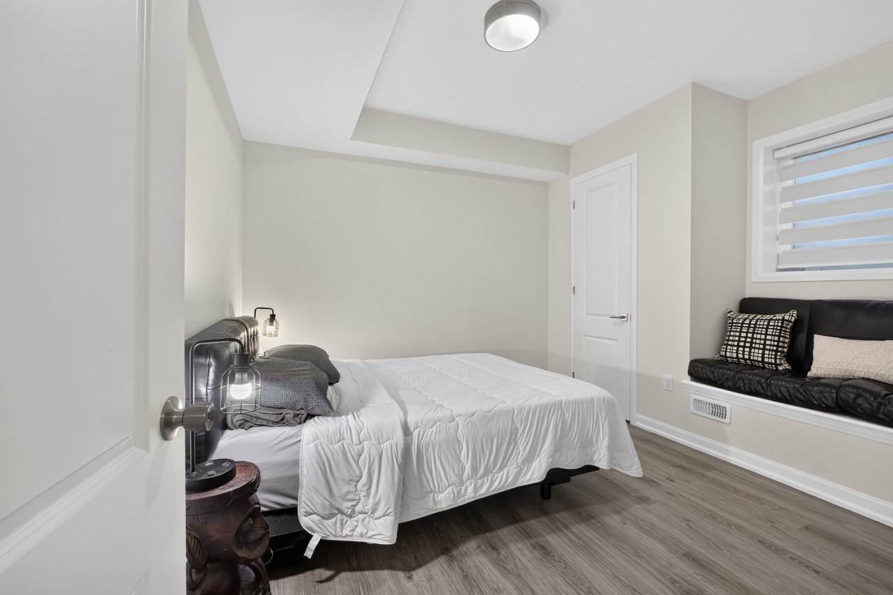 3364 Vernon Powell Drive, Oakville