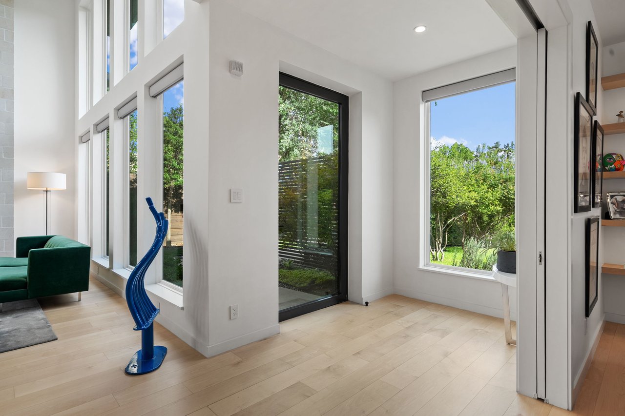 423 W Colorado Boulevard