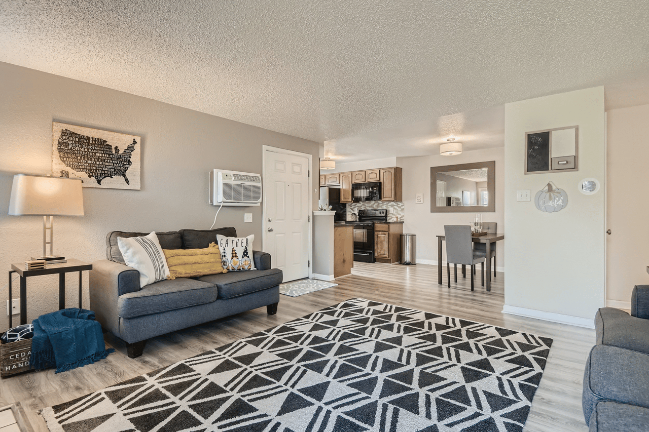 Just Listed: Open Concept in Oakshire