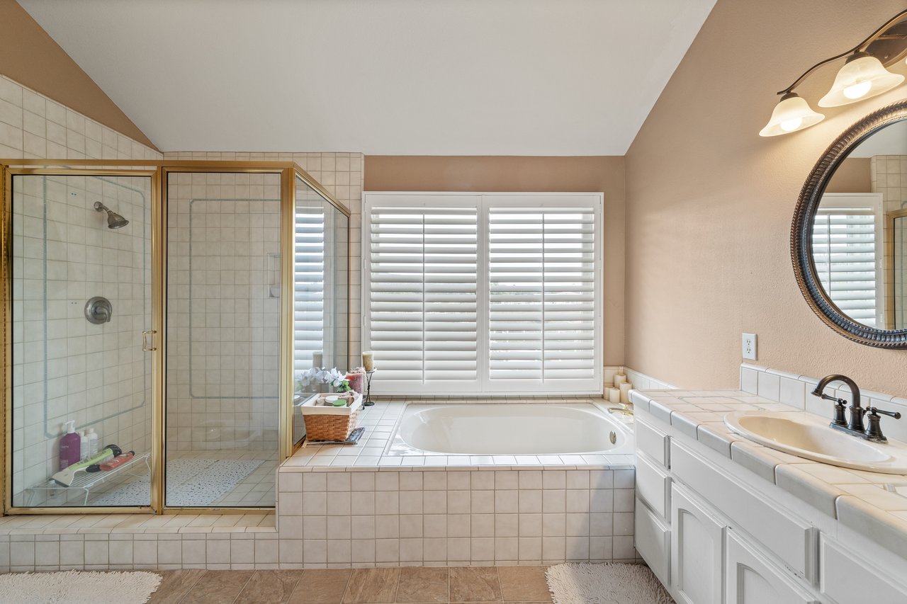 38405 Avenida La Cresta