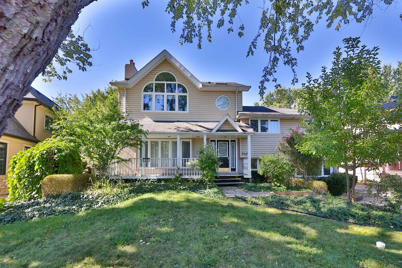 240 Tweedsdale Crescent Oakville