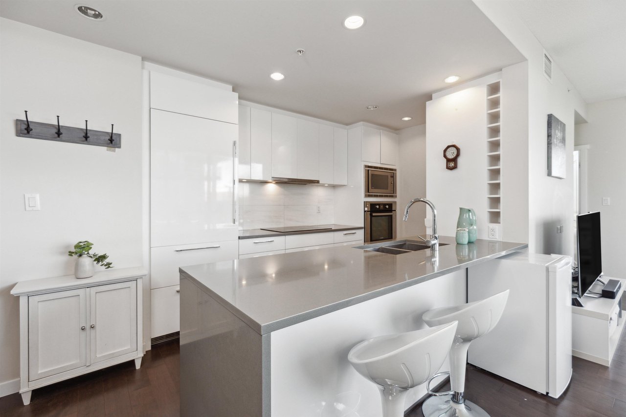 805-5728 Berton Avenue, Vancouver