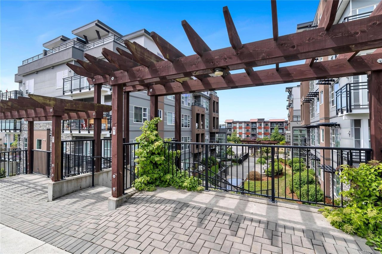 302-1016 Inverness Rd