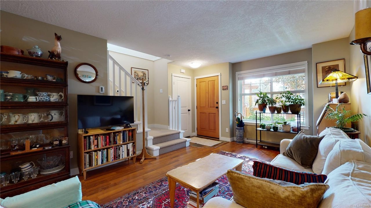 3-2529 Alexander St