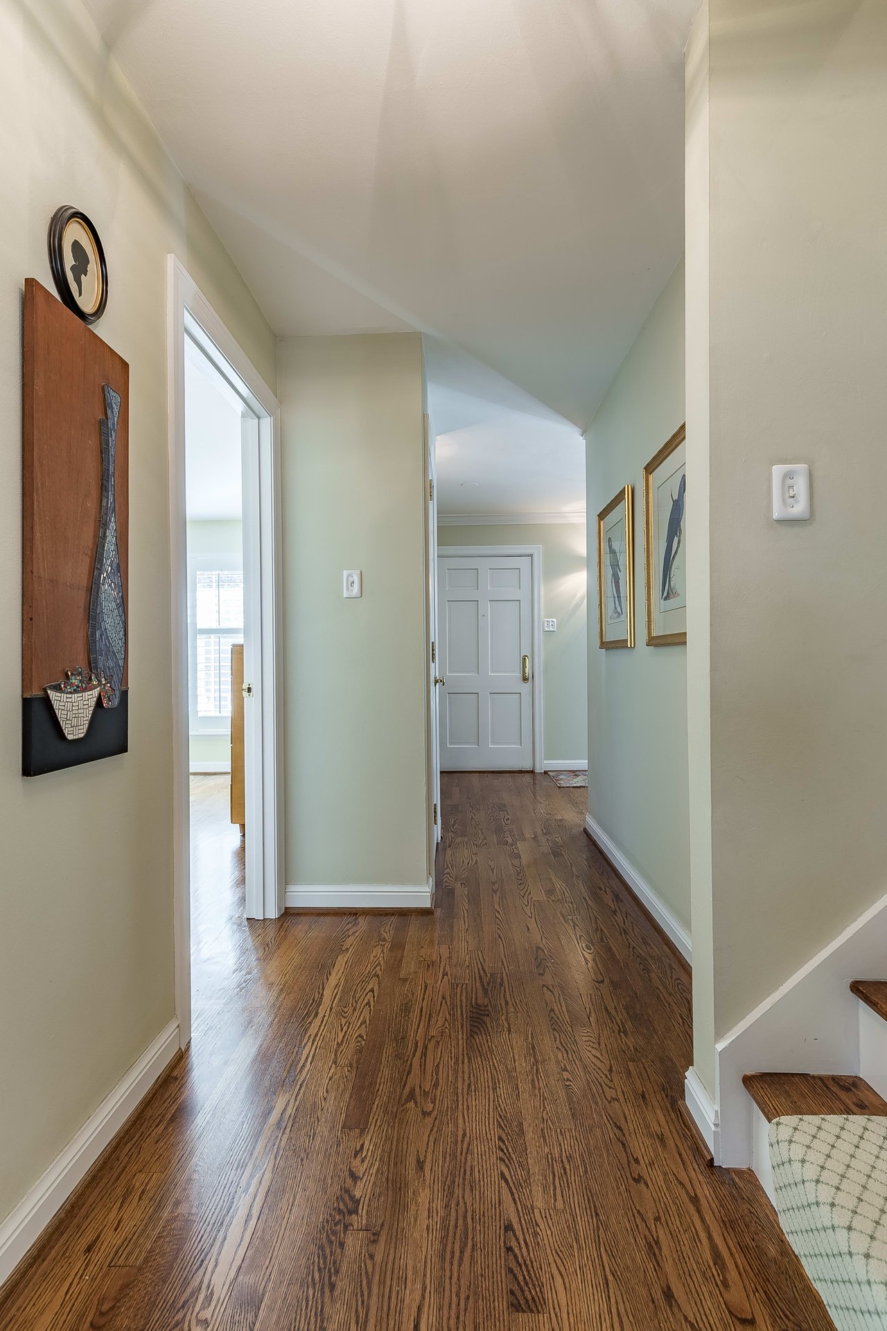 Darling 1.5 Story Home in Crystal Lake Park