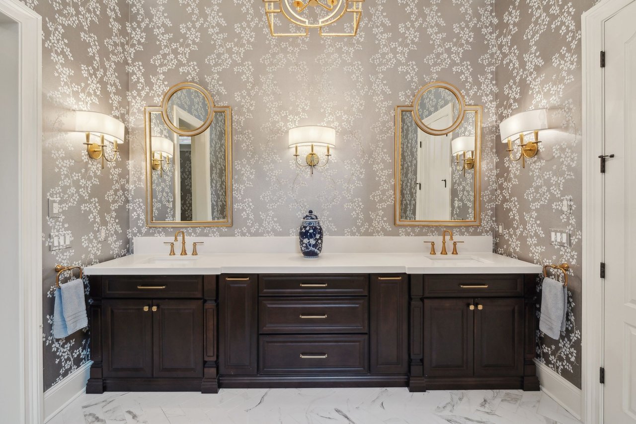 1025 Falling Leaf Cir