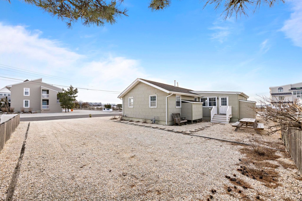 25 Joan Rd, Long Beach Township - Pet Friendly 