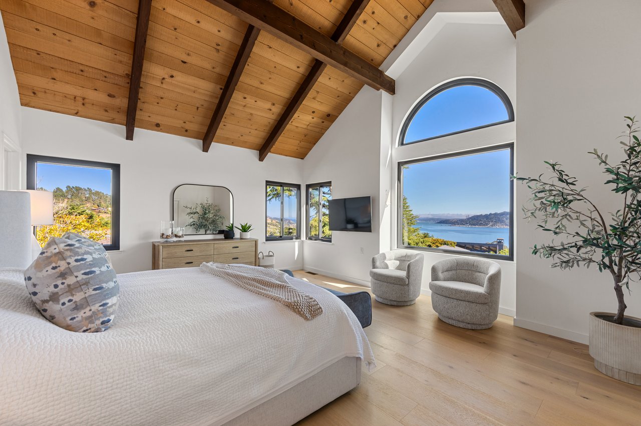 Stylish View Home on a Cul-De-Sac