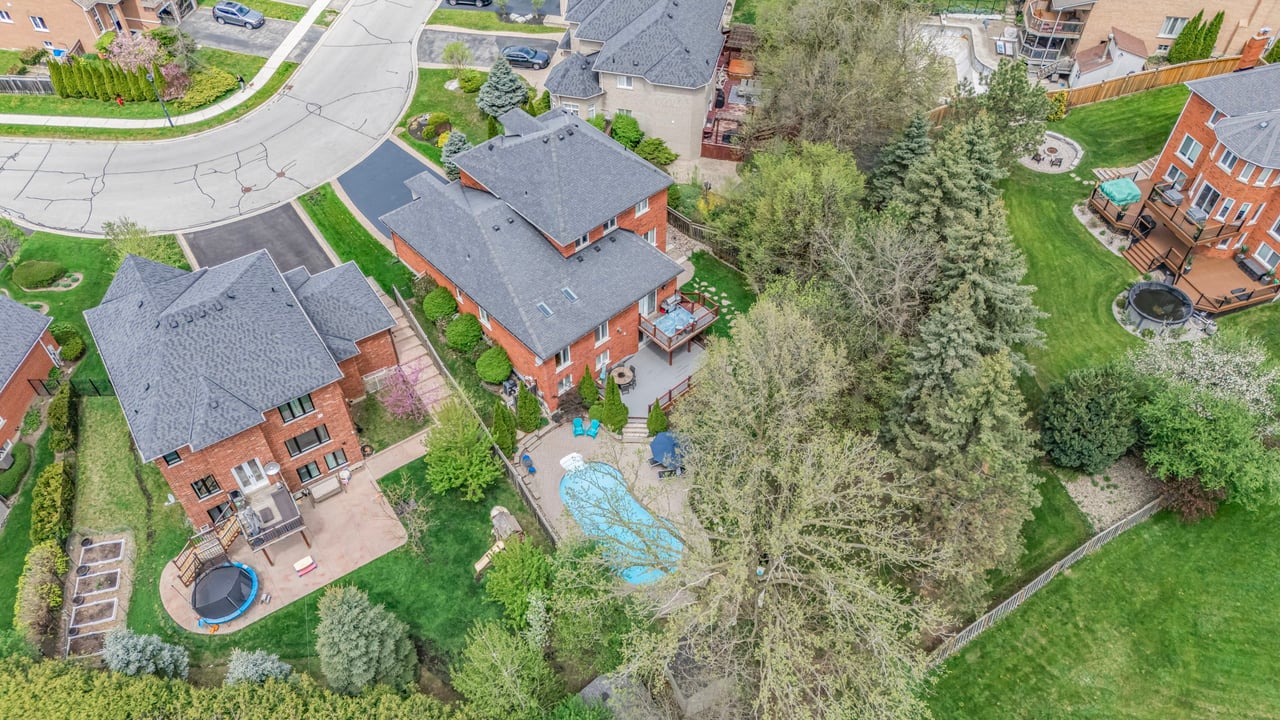 918 Best Circle, Newmarket