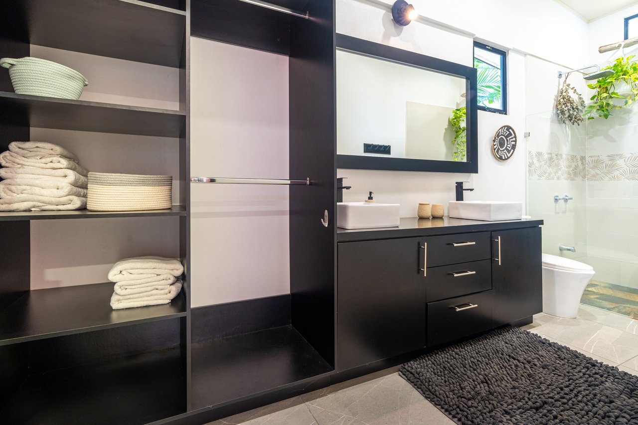 Modern 3 Bedroom Home - Walking distance to it all!