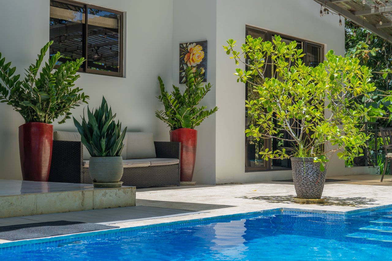 Charming 2 Bedroom Home + Studio located in heart of Uvita 