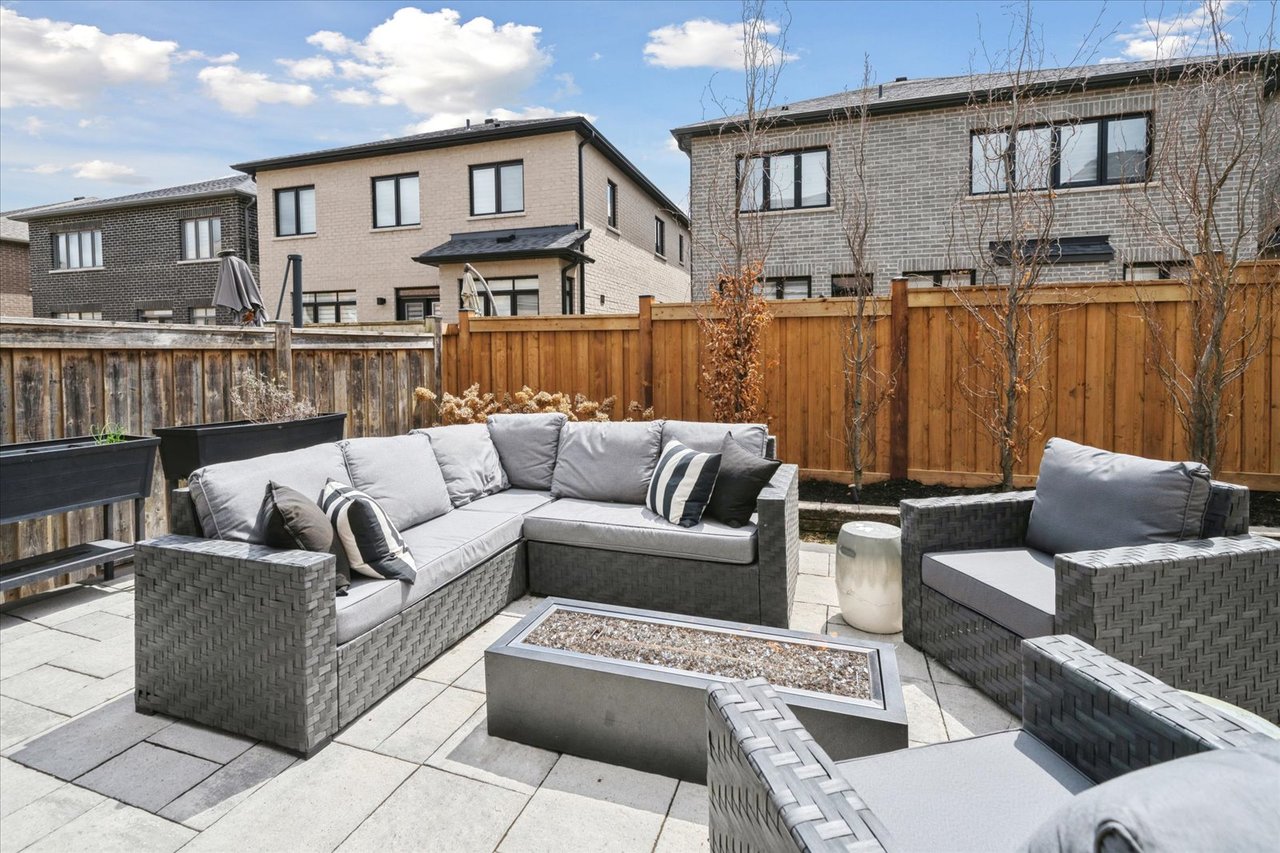32 Maplebank Cres