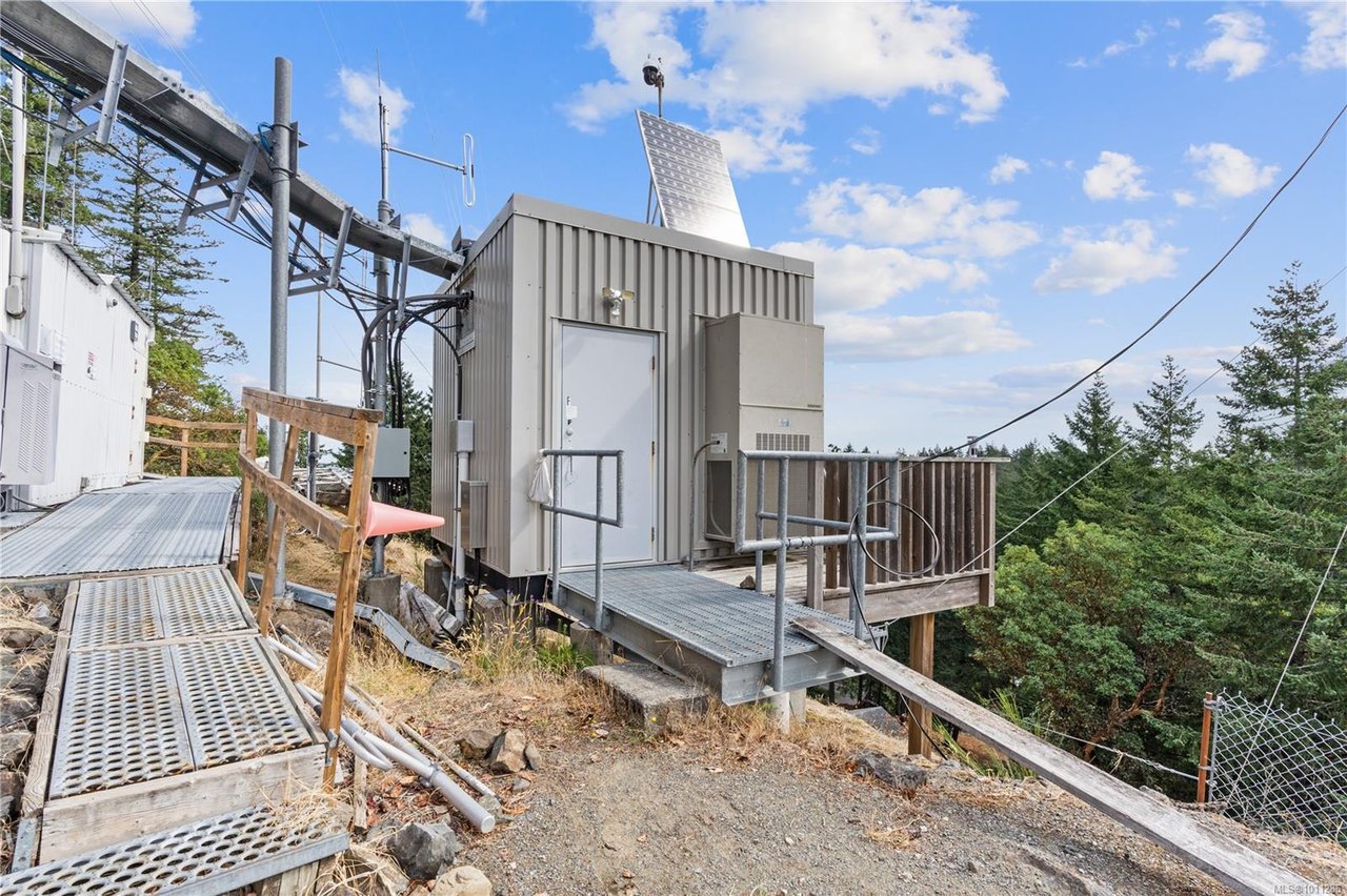 871 Walfred Rd